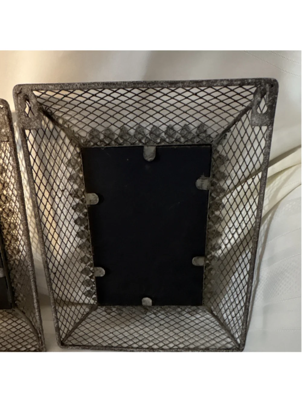 Silver Metal Mesh Hanging Photo Frame Set of 2 4x6 Portrait Wall Mount Clips